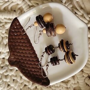 2 Pairs Brown & Cream Wooden Bead Dangle Earrings Vintage Lightweight EuC